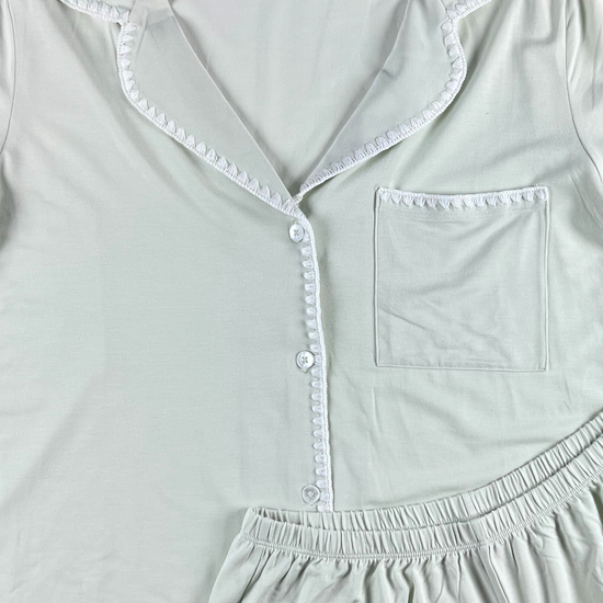 color: Mint Ivory