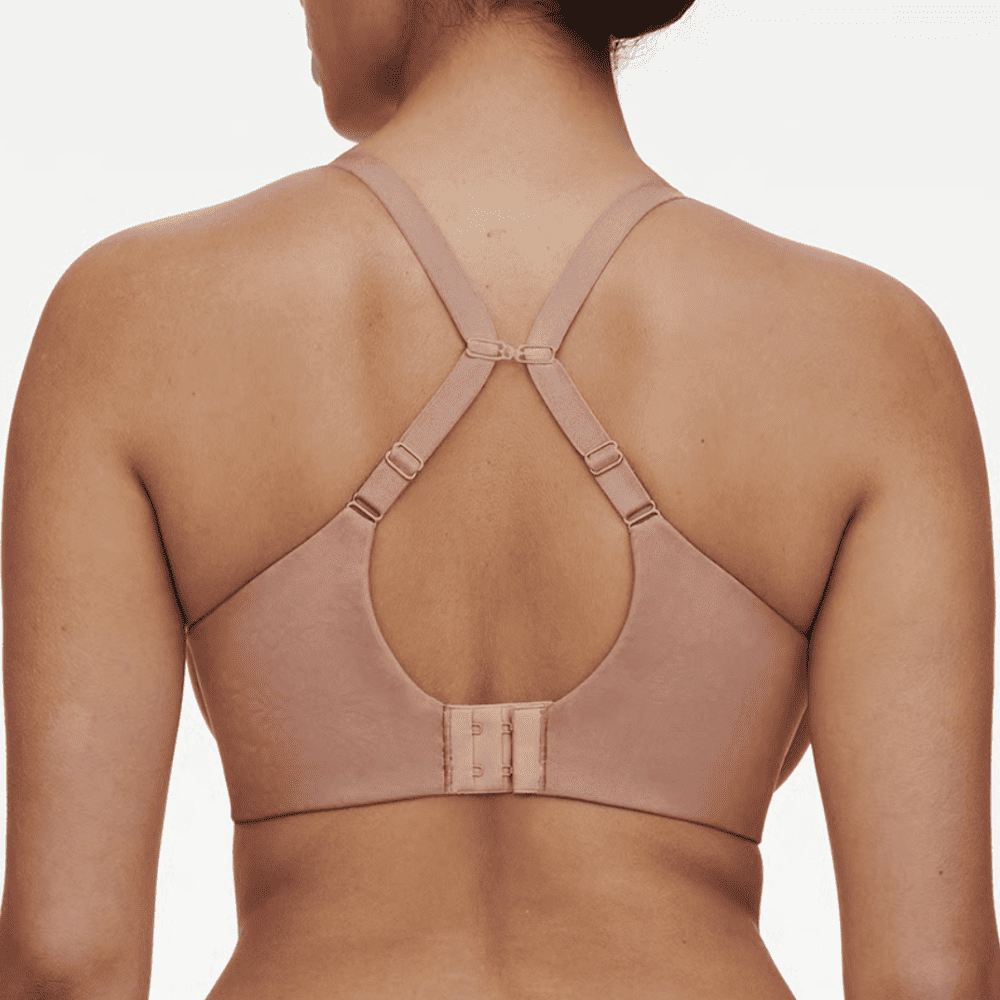 Chantelle Comfort Chic back smoothing T-shirt bra in coffee latte, back view on a model, close-up, straps connected.