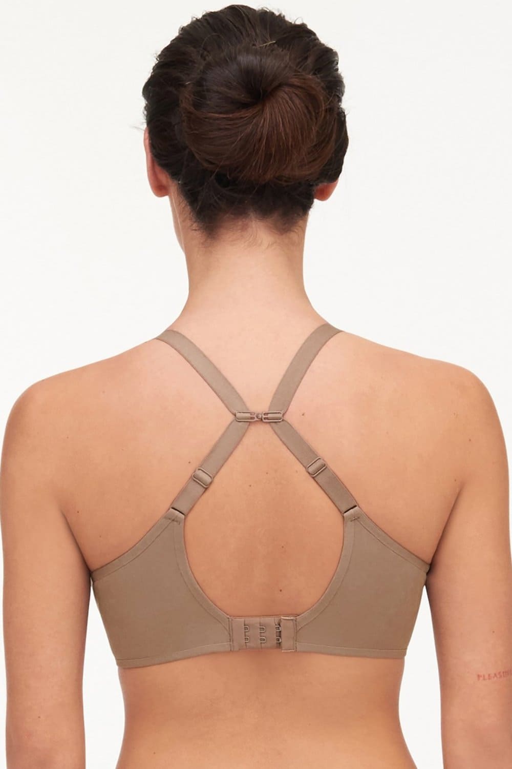 Chantelle Comfort Chic back smoothing T-shirt bra in hazelnut, back view on a model, straps connected, on white background.