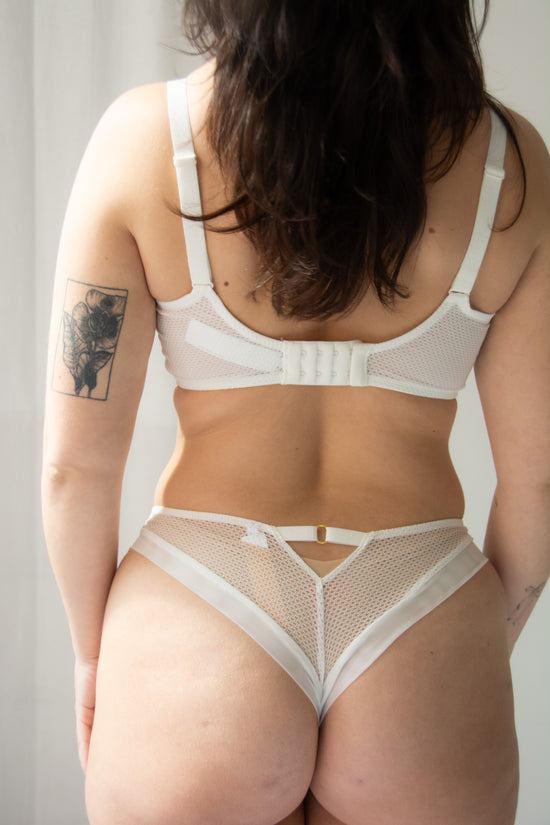 color: Satin Milk