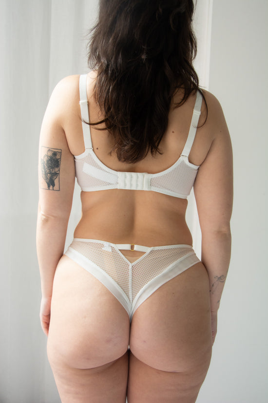 color: Satin Milk