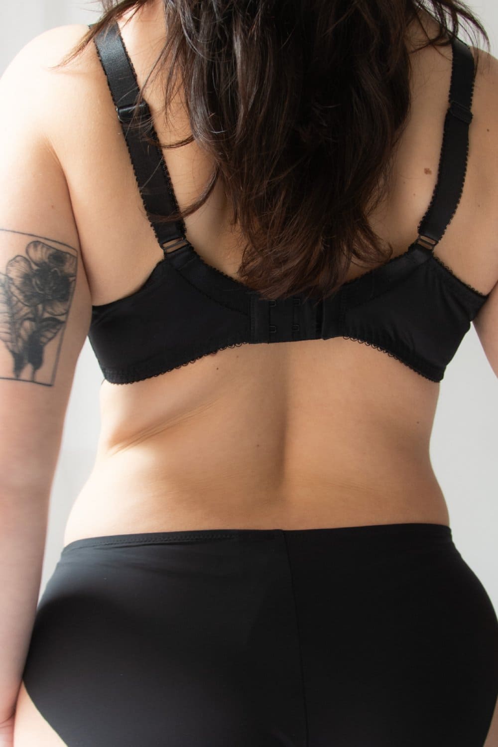Fantasie emmaline brief in midnight on a model back view, close-up.