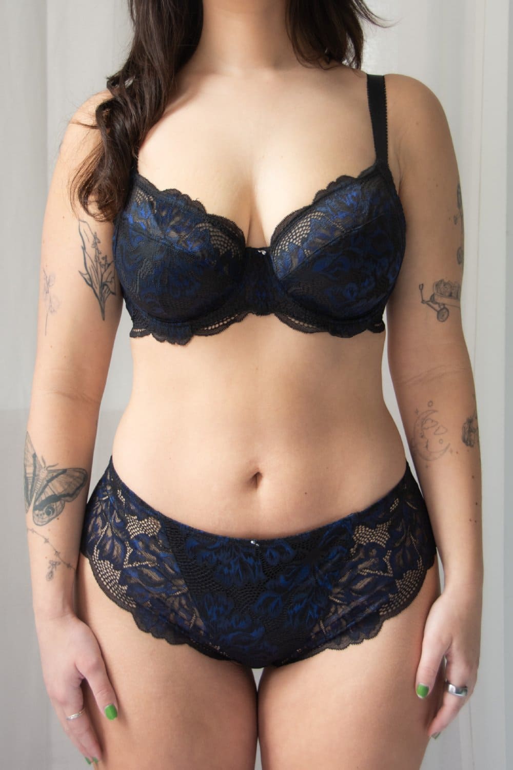 Fantasie emmaline brief in midnight on a model front view, close-up.