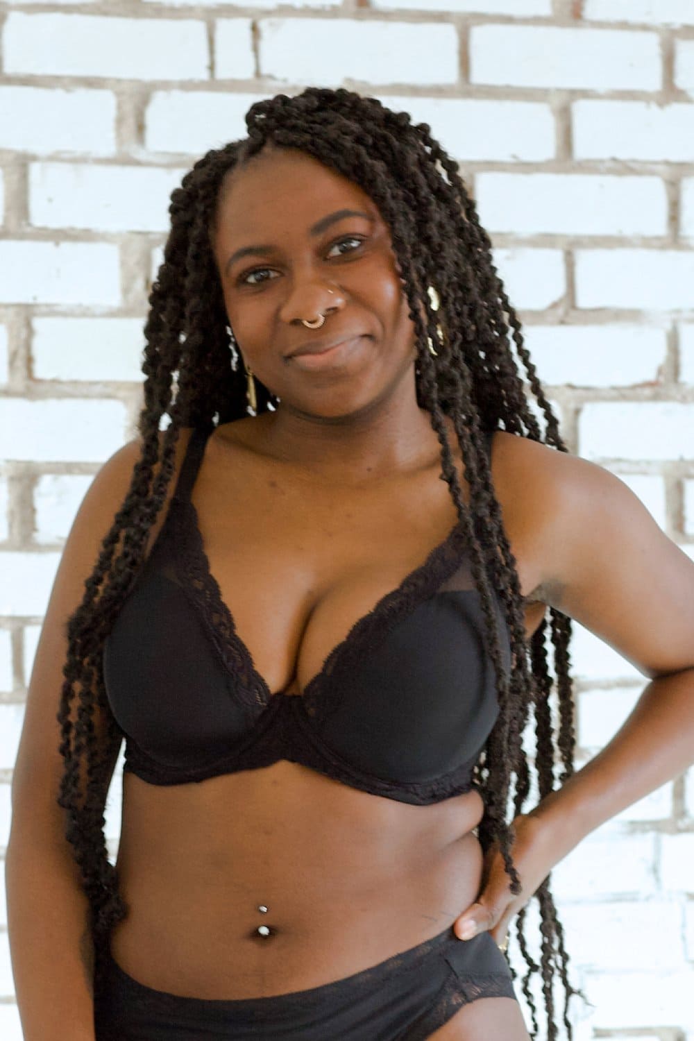 Natori Feathers contour plunge bra in black, close-up front view on a model.
