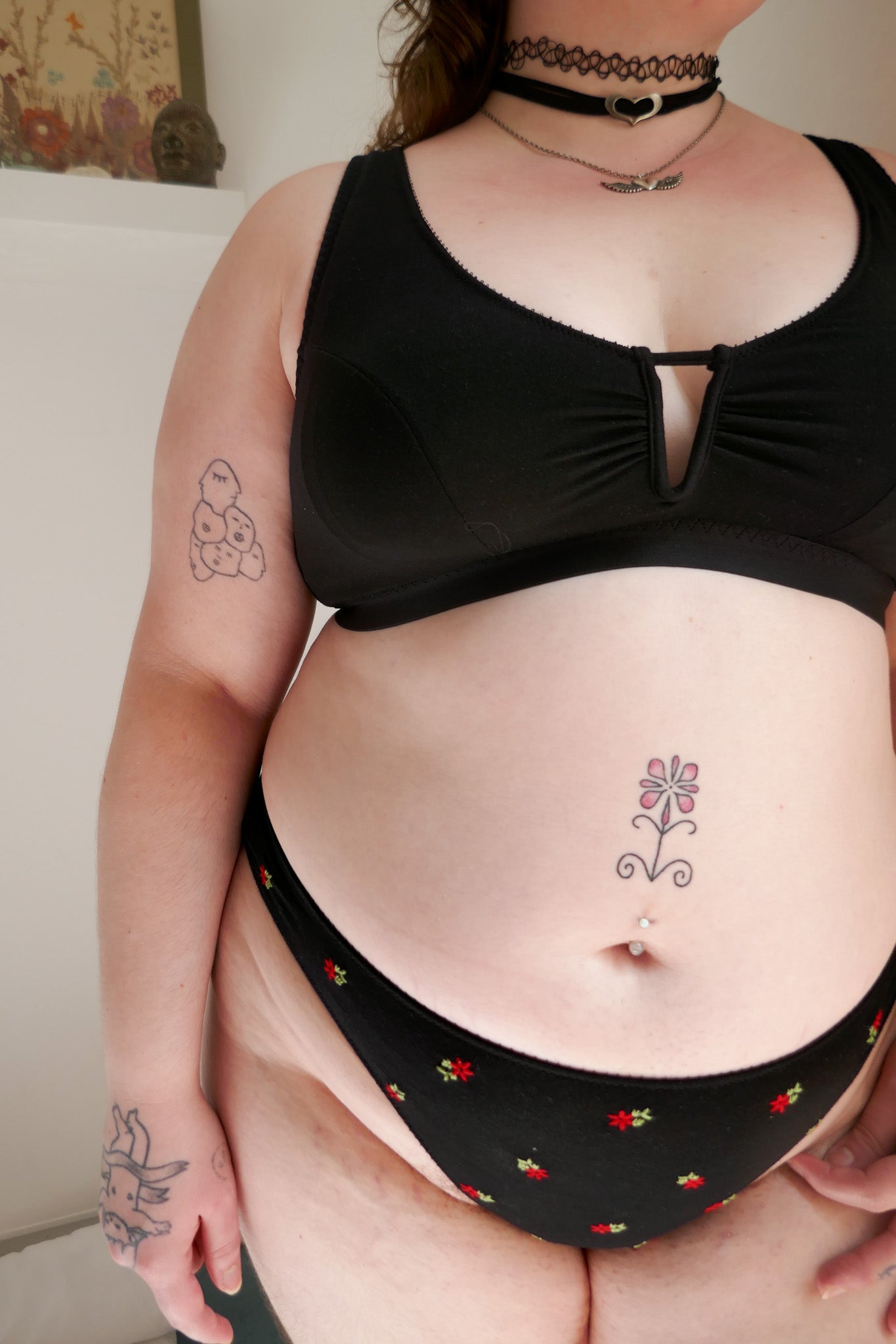 woman wearing black bra and underwear