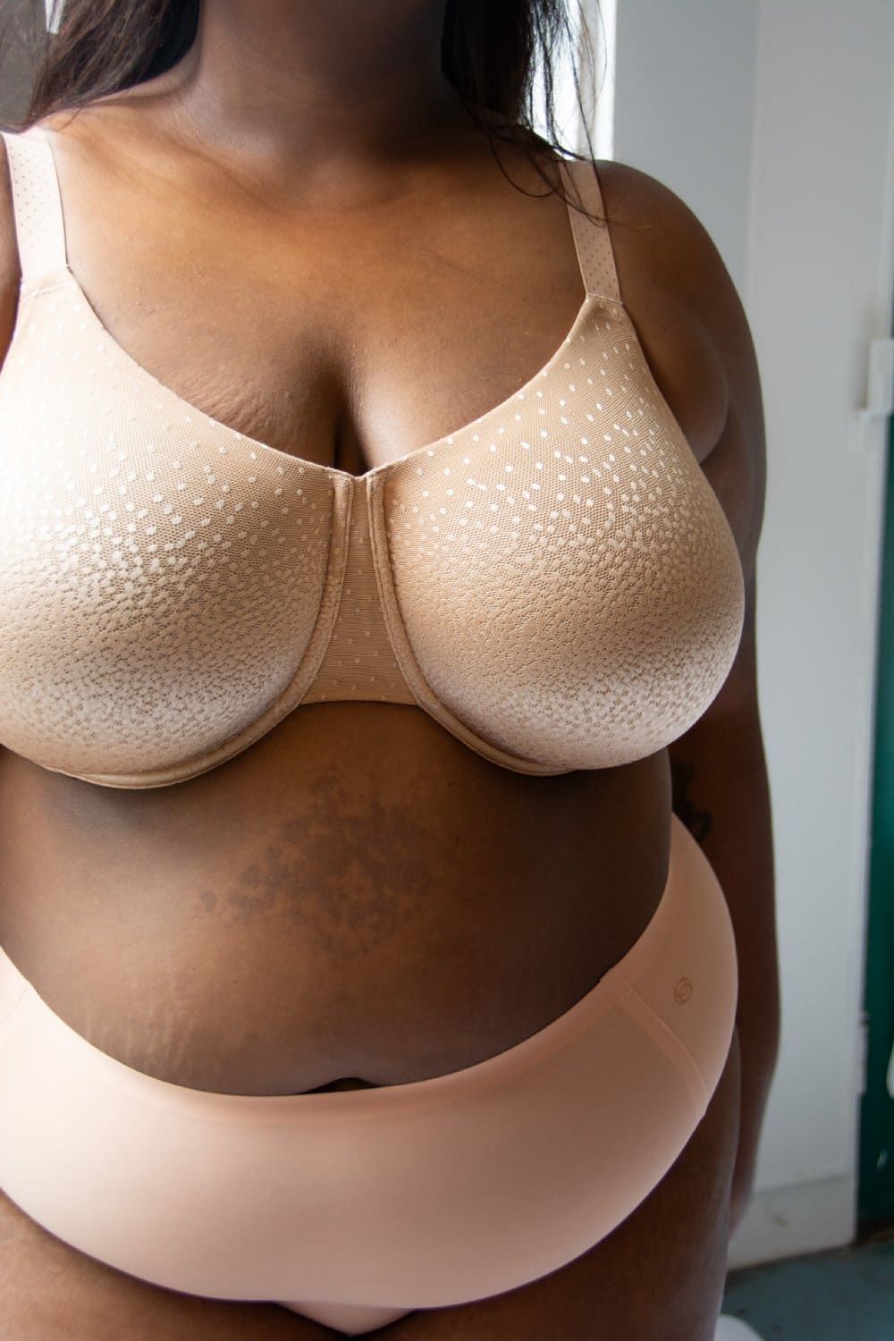Wacoal Back Appeal full cup bra in praline, front close-up on a model, large size product.