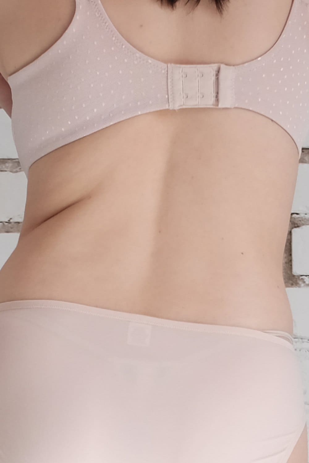Wacoal Back Appeal full cup bra in rose dust, back close-up on a model.