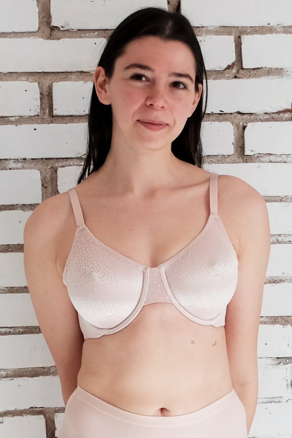 Wacoal Back Appeal full cup bra in rose dust, front close-up on a model against a brick wall.