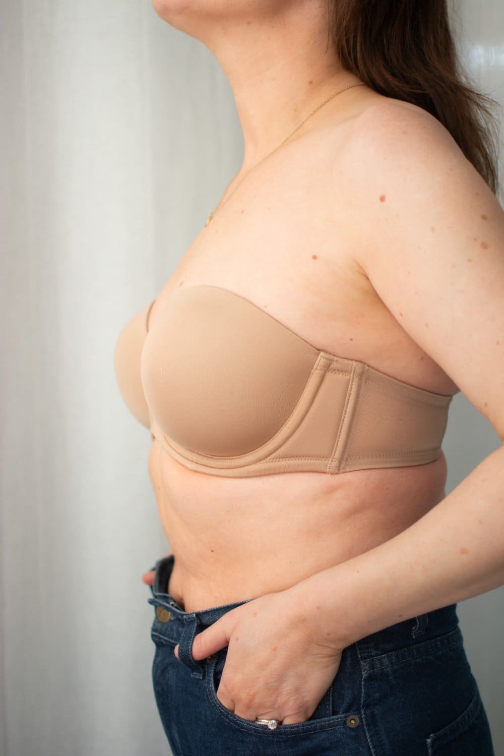Wacoal Red Carpet Strapless bra in Roebuck, side close-up on a model.