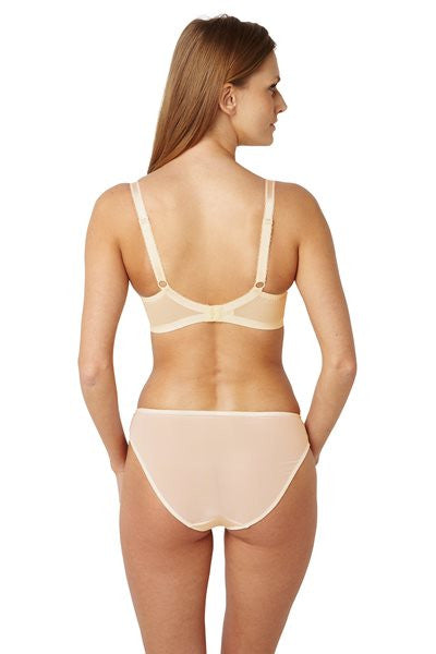 color: Nude