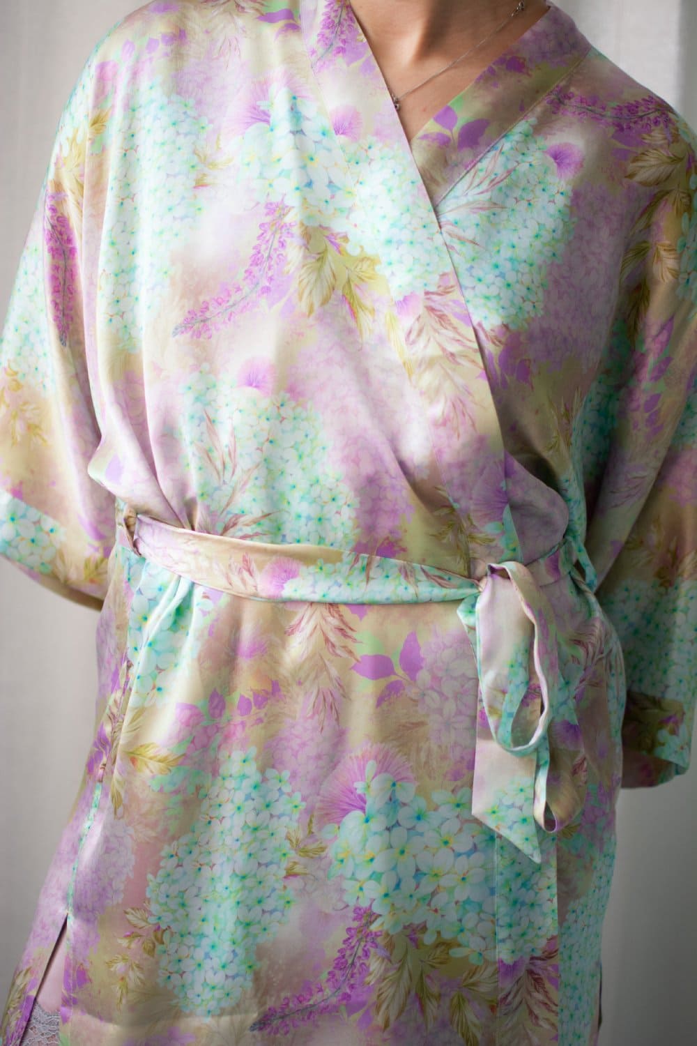 Samantha chang classic silk short kimono in forget me not, front view on a model, close-up.