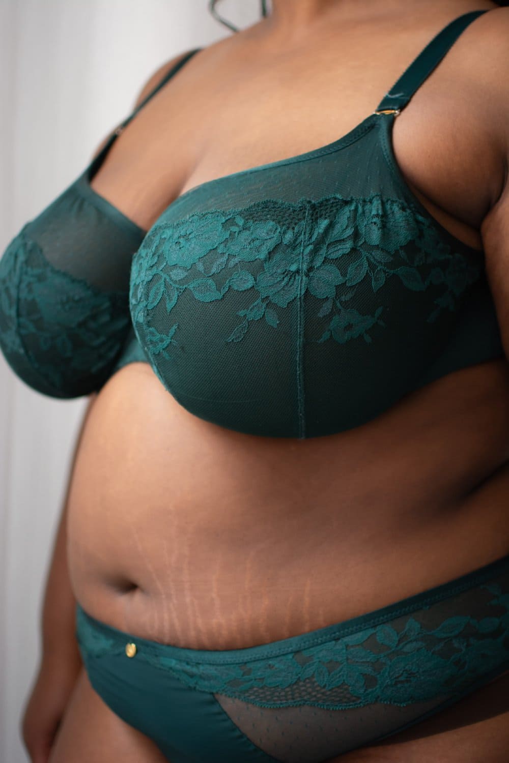 Sculptresse josephine full cup bra in forest green, front-side view on a model, close-up.